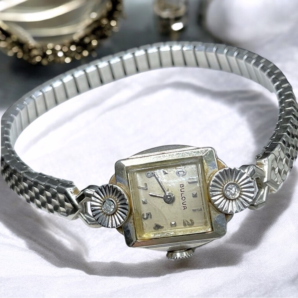 ❤️ WORKINGVintage Bulova Gold .25 CTW Genuine Diamond Watch